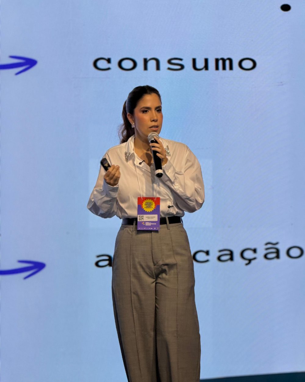 Luenna no palco da Feira do Empreendedor Sebrae
